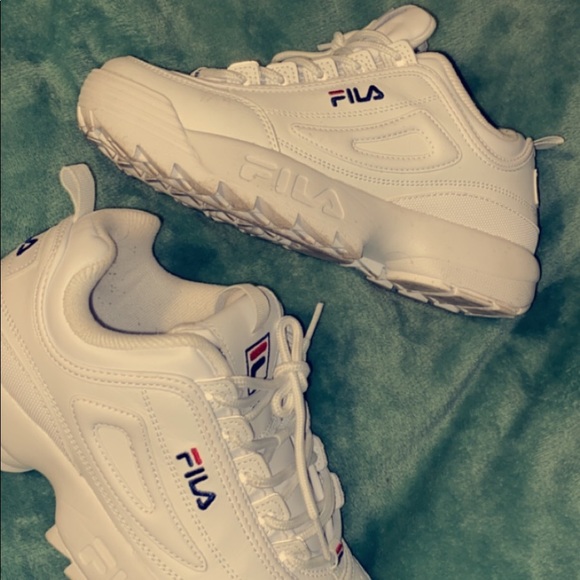 fila chunky tennis shoes